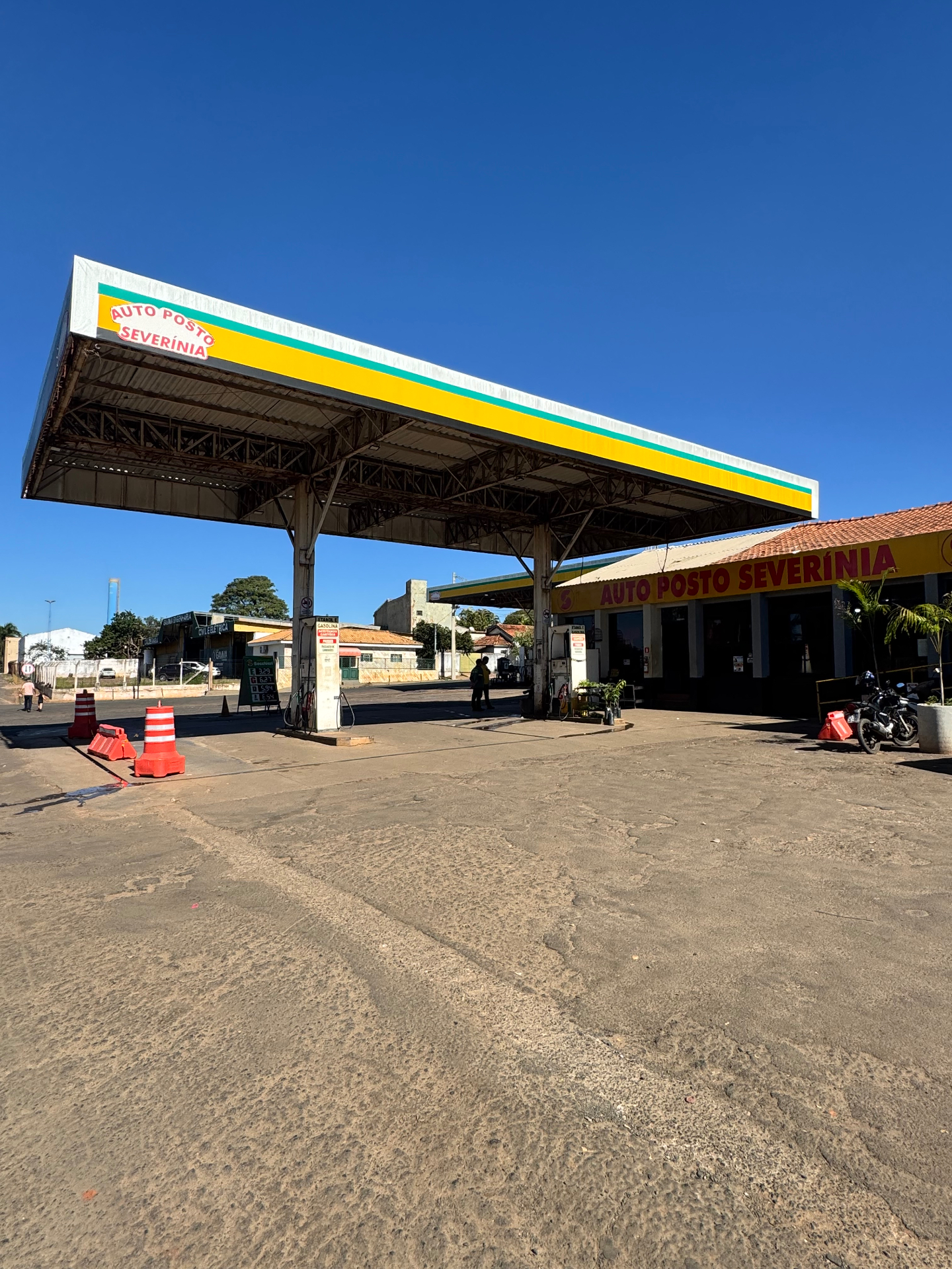 Auto Posto Severínia - Vista frontal da estrutura do posto